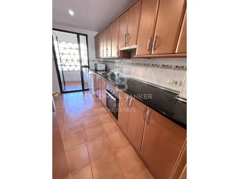 Venta Piso con Garaje en Estepona - 3 Dormitorios, 2 Baños, Terraza y Jardín