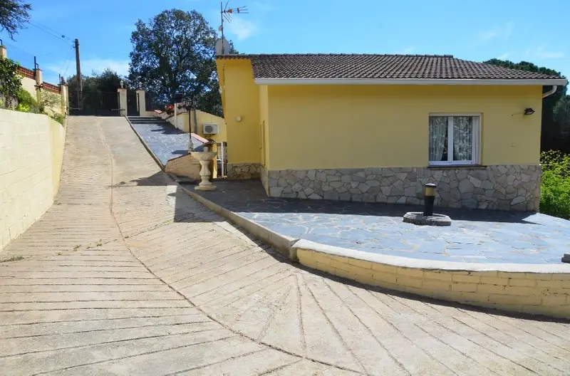 Chalet con chimenea en Can Domenec Tordera