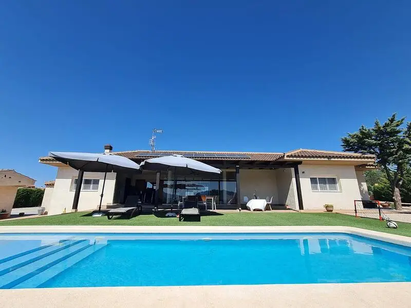 Villa de Lujo 4 Dormitorios Piscina Yecla Murcia