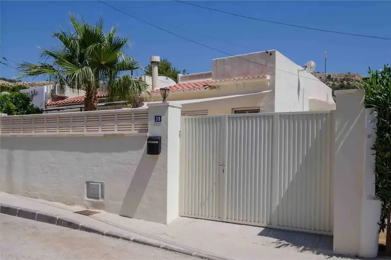Casa-Villa de 1 Dormitorios alquiler Alicante, España