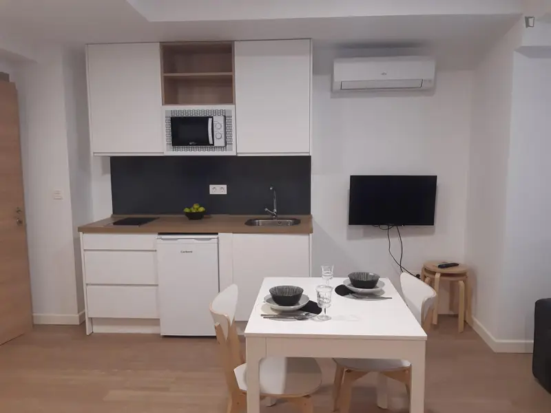 Estudio con Area Exterior Lavanderia y Ascensor