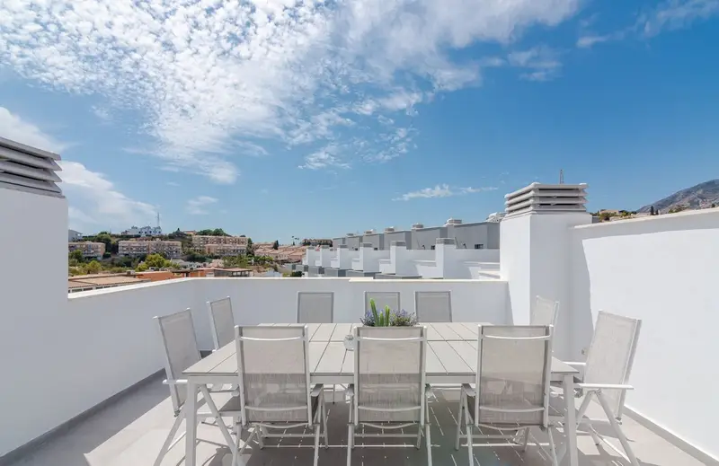 Casa-Villa de 4 Dormitorios alquiler Fuengirola, España