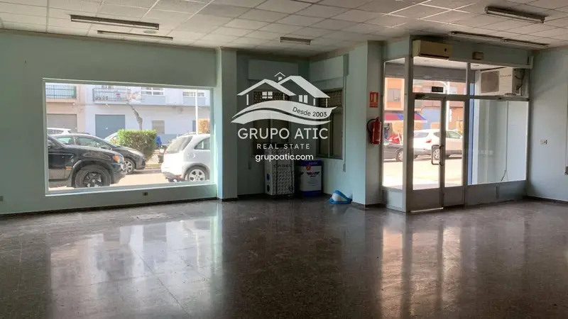 Local en Alquiler Burriana 110m2 Esquinero con Escaparate