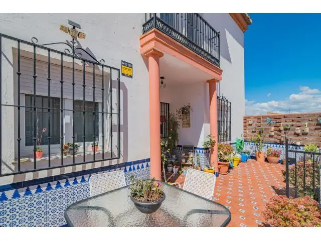 Casa Adosada en Las Gabias con Terraza y Vistas a la Sierra