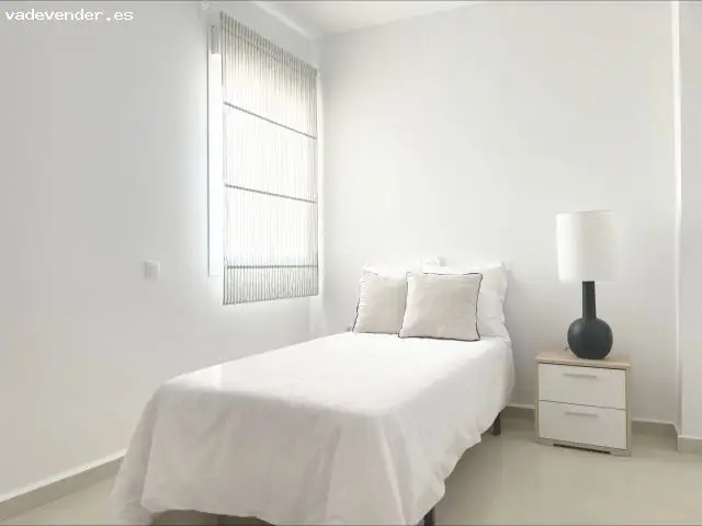 Bajo en Alameda Malaga con Garaje y Dos Habitaciones