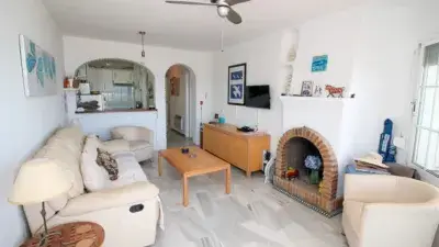 Apartamento en Calahonda con Vistas al Mar Playa Real