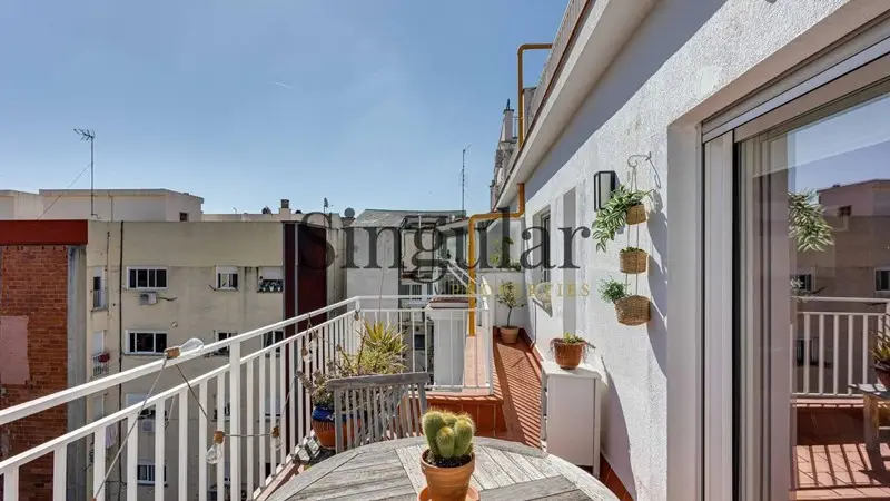 Atico Reformado con Terraza en Sarria Sant Gervasi