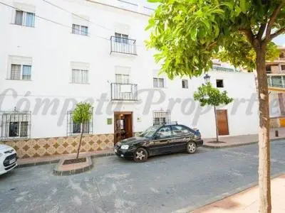 Casa de Pueblo en Sayalonga con Terraza y Vistas