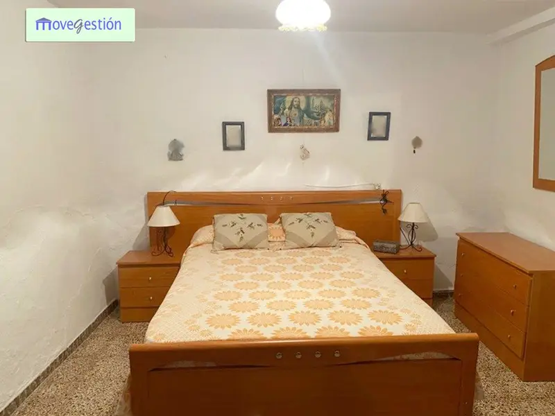 Casa en Venta en Ubrique con Trastero y Patio