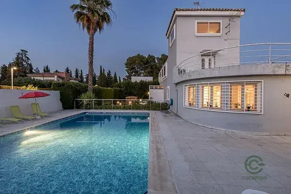 Casa de Lujo en Parque del Cubillas con Piscina Privada
