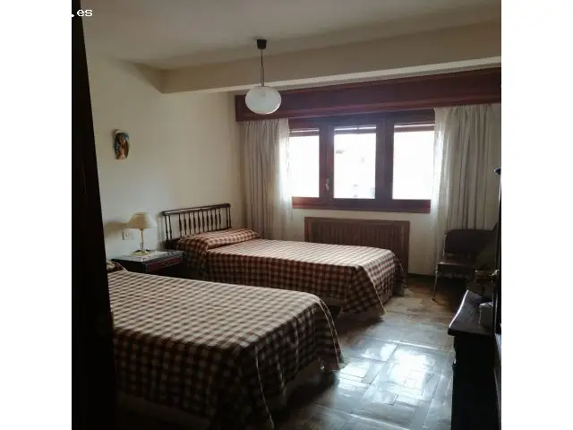 Piso en venta en Albacete con 6 dormitorios, garaje y trastero