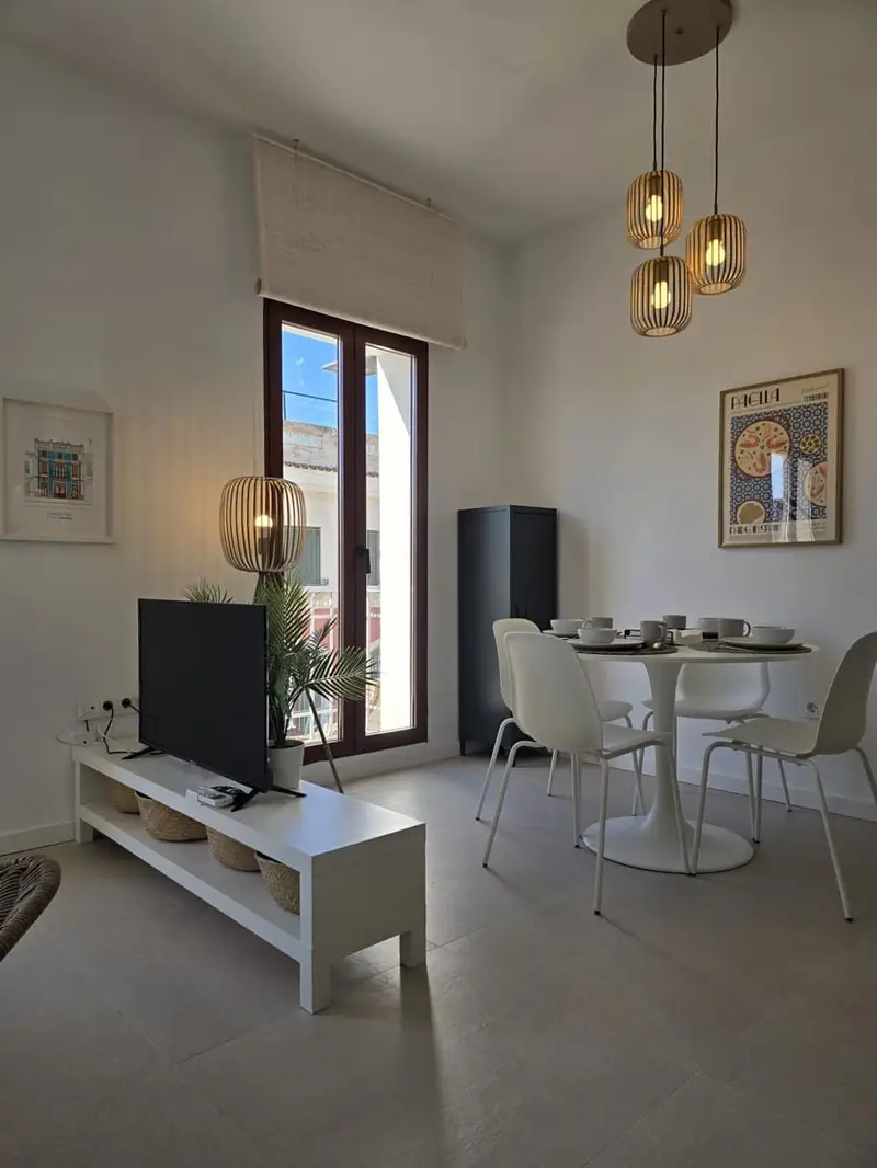 Apartamento en Cabanyal Valencia:  2 Dormitorios Amueblado Cerca de la Playa