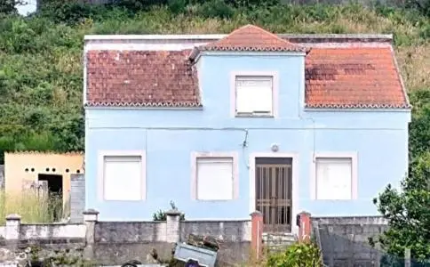 Casa para restaurar con huerta cerca de As Furnas