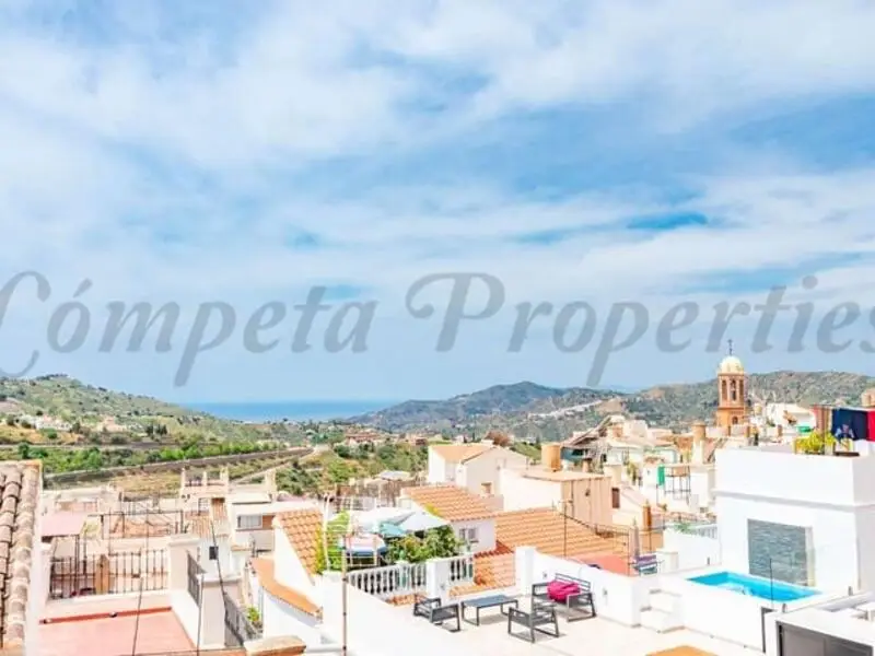 7 Cuarto Adosado en Venta: Casa Comercial con 3 Apartamentos