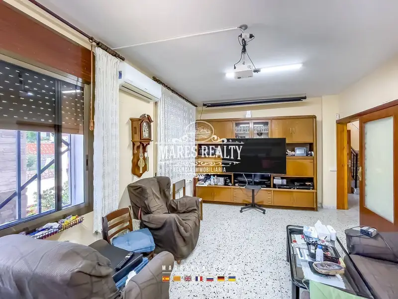Chalet en venta en Tordera 6 dormitorios 3 baños piscina