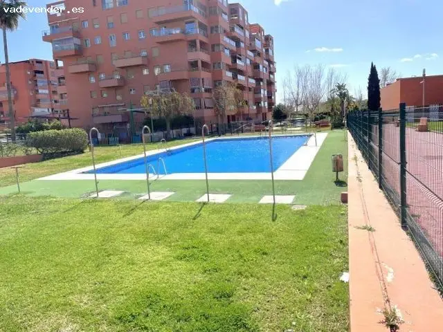 Piso en Teatinos El Cónsul Málaga: 2 dormitorios, 2 baños, piscinas