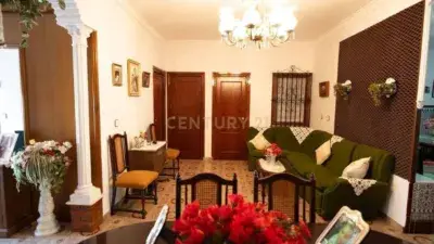 Chalet en venta en Brenes 4 habitaciones 271m2