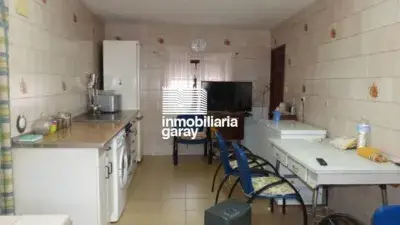 Casa en Venta en Villaves: Patio, Jardin y 2 Plantas