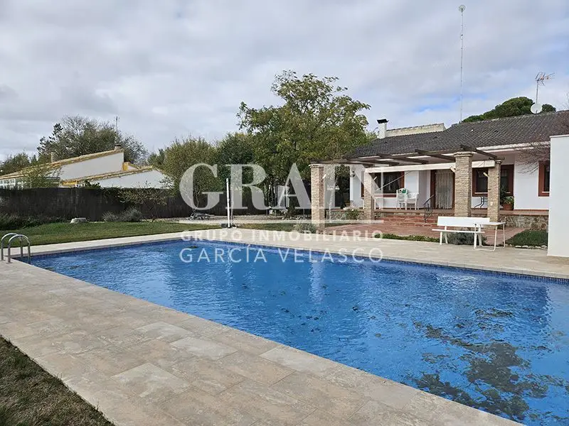 Chalet en Urbanizacion Riachuelos Albacete con Piscina y Jardin
