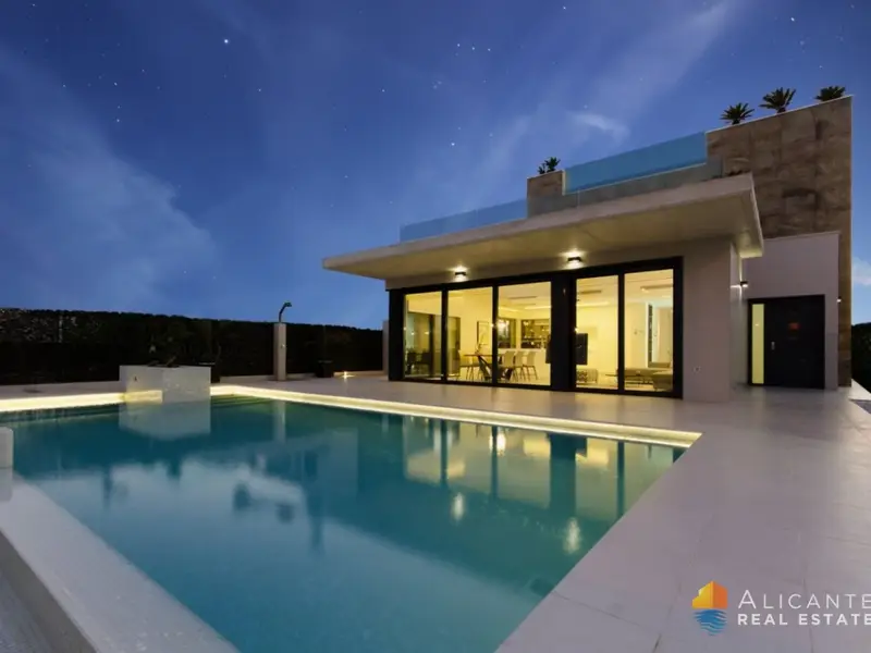 Villas de Lujo en Campoamor cerca de la Playa
