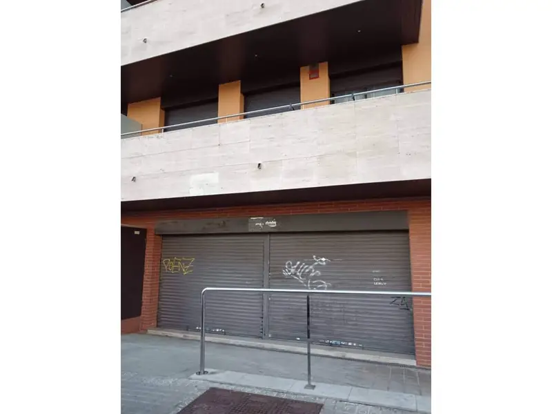 Local en Alquiler Vilanova i la Geltrú 90m² Terraza Salida Humos