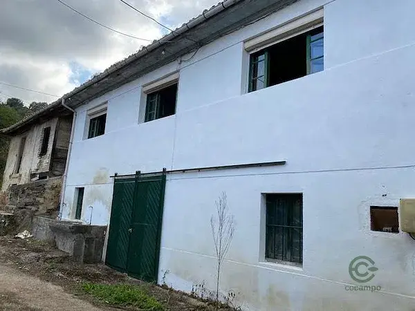 Casa de Pueblo en Salas con Finca de 1200m2