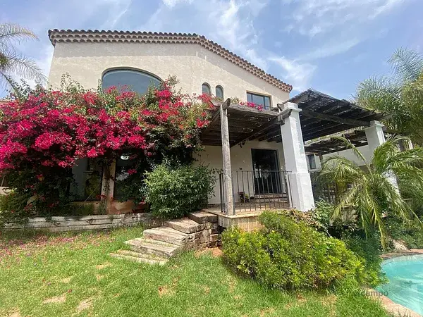 Chalet Rustico Torrent 300m2 con Piscina y Jardin