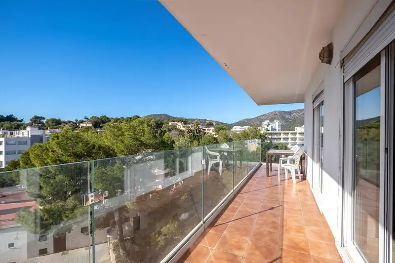 Apartamento en Palmanova con Vistas al Mar y 4 Dormitorios