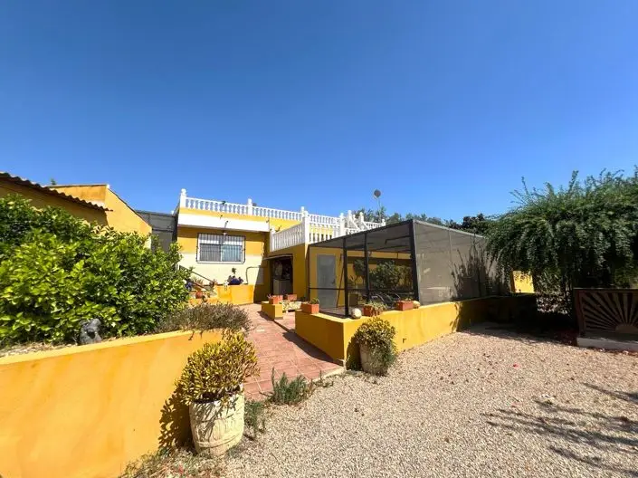 Villa de Lujo con Casita Piscina y Jardines - Cerca de La Pinilla