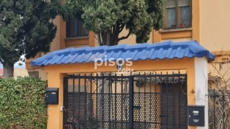 Chalet en venta en Utebo