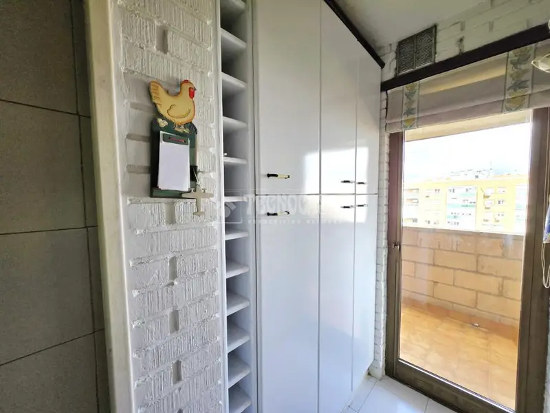 Piso en Venta en Urbanizaci
ón con Piscina y Garaje