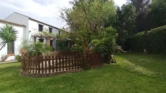 Casa Rural con Cortijo Piscina y Zonas Verdes en Jimena de la Frontera