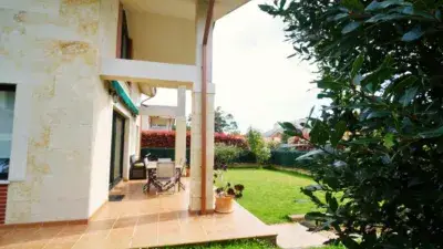 Chalet en Venta Soto de la Marina - Chalet Individual con Garaje y Cerca de la Playa