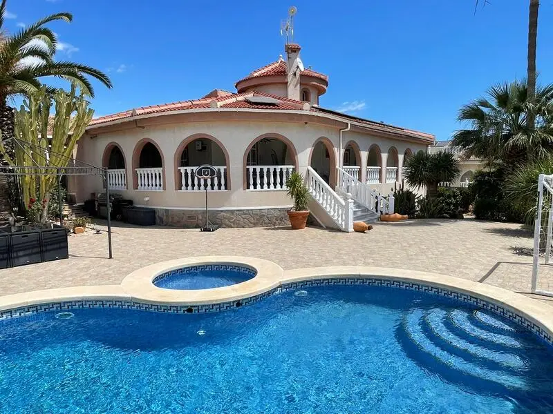 Villa en Rojales con Piscina y Jacuzzi