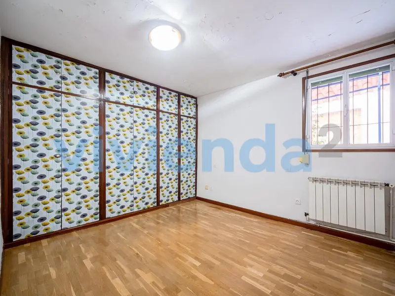 Piso en Venta Madrid Pueblo Nuevo: 2 Dormitorios, Luminoso y Reformable