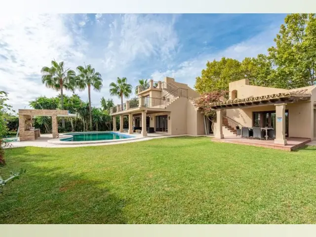 Casa-Villa de 3 Dormitorios en venta Marbella, España