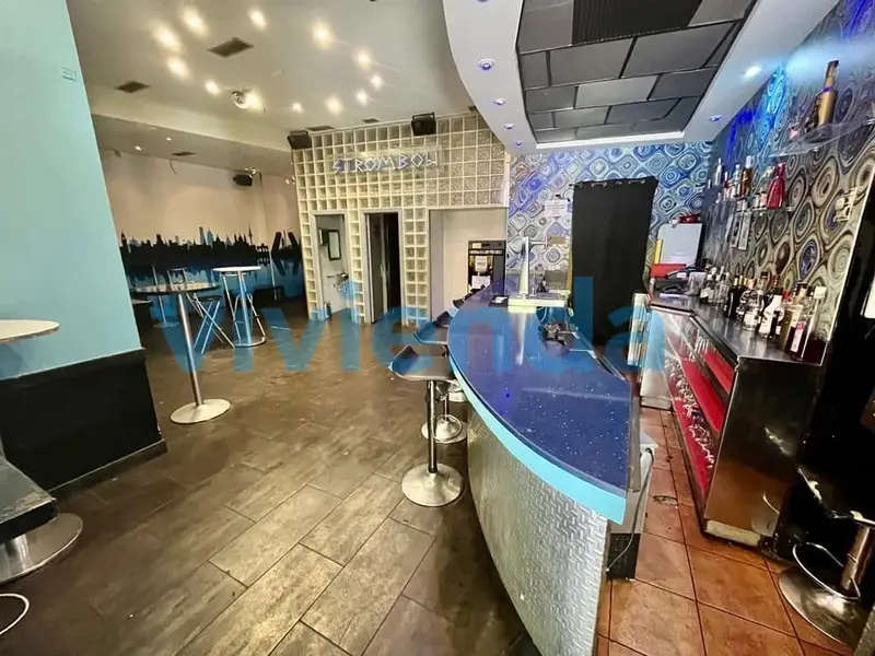 Negocio en Venta Rosas Madrid Local Comercial con Licencia de Licores