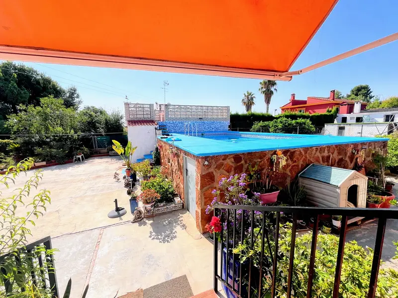 Villa de 4 Dormitorios en Llíria cerca del centro