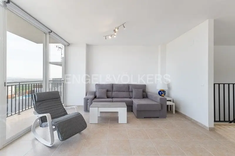 Chalet en Chiva Valencia 300m2 3 dormitorios piscina