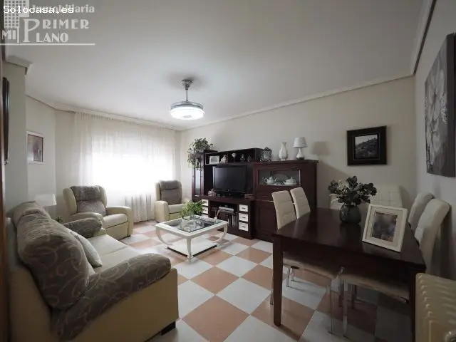 Chalet Adosado en Tomelloso: 3 Habitaciones, Garaje Doble y Patio