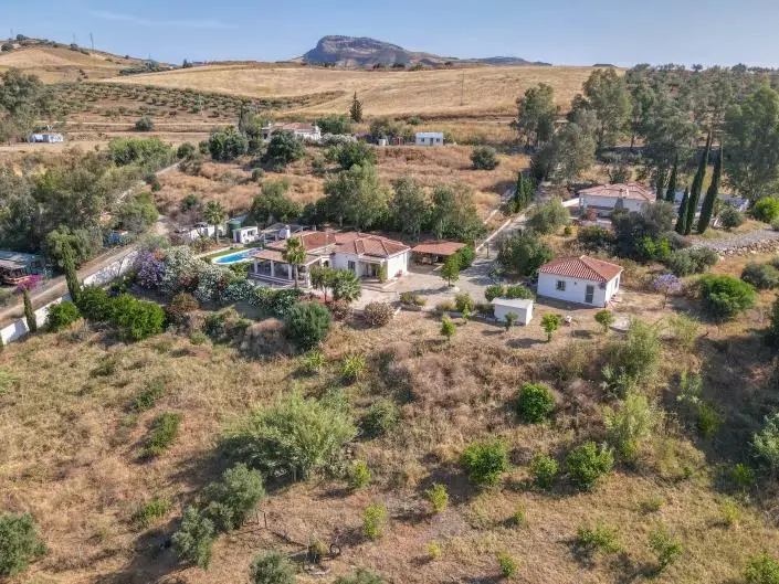 Finca con Vistas en Pizarra 5 Dormitorios Piscina