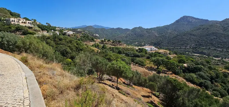 Terreno en Venta Benahavis con Vistas al Mar y Montaña