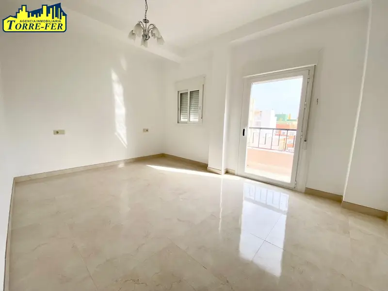 Venta Piso Reformado Centro Almería 3 Dormitorios Terraza