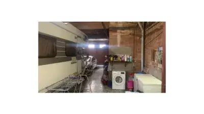 Casa en venta en Manlleu con dos pisos independientes y garaje
