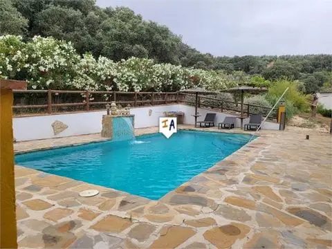Casa Rural con 5 Dormitorios y Piscina en Venta