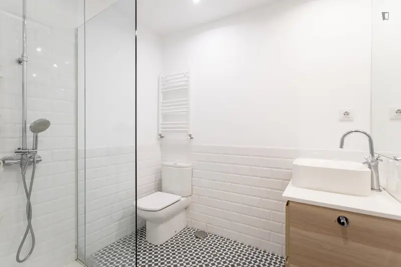 Alquiler de habitación en Fulgencio de Miguel 5, Madrid
