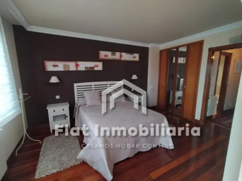 Chalet Adosado en Castro Urdiales con Vistas al Mar