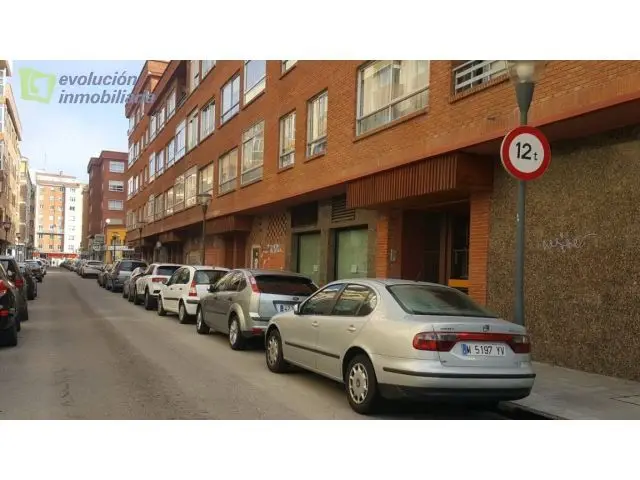 Local comercial 850m2 Burgos Calle Petronila Casado