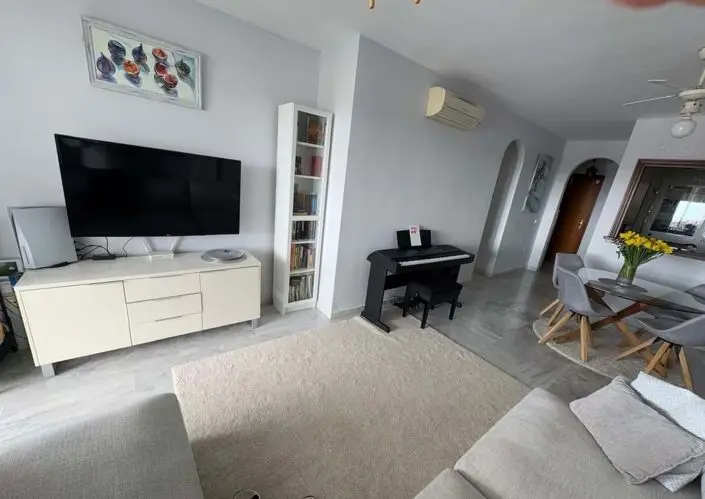 Apartamento en Costa: 2 Dormitorios, Vistas al Mar y Lujo