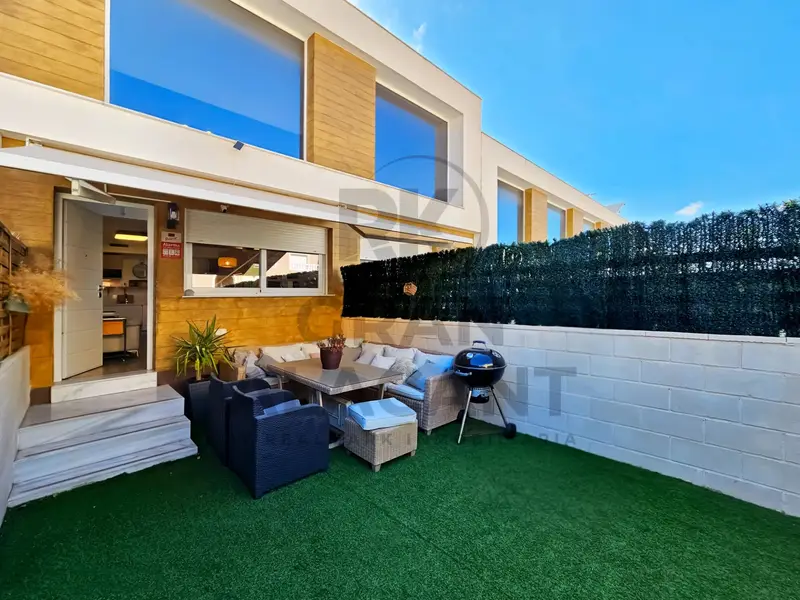 Bungalow en Gran Alacant con Piscina y Terraza